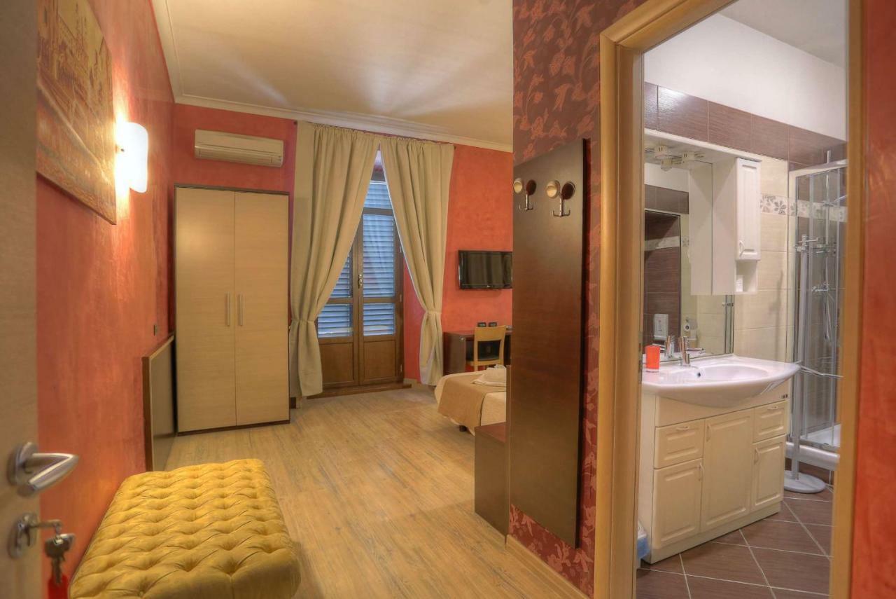La Casa Di Maurizio Acomodação com café da manhã  3*